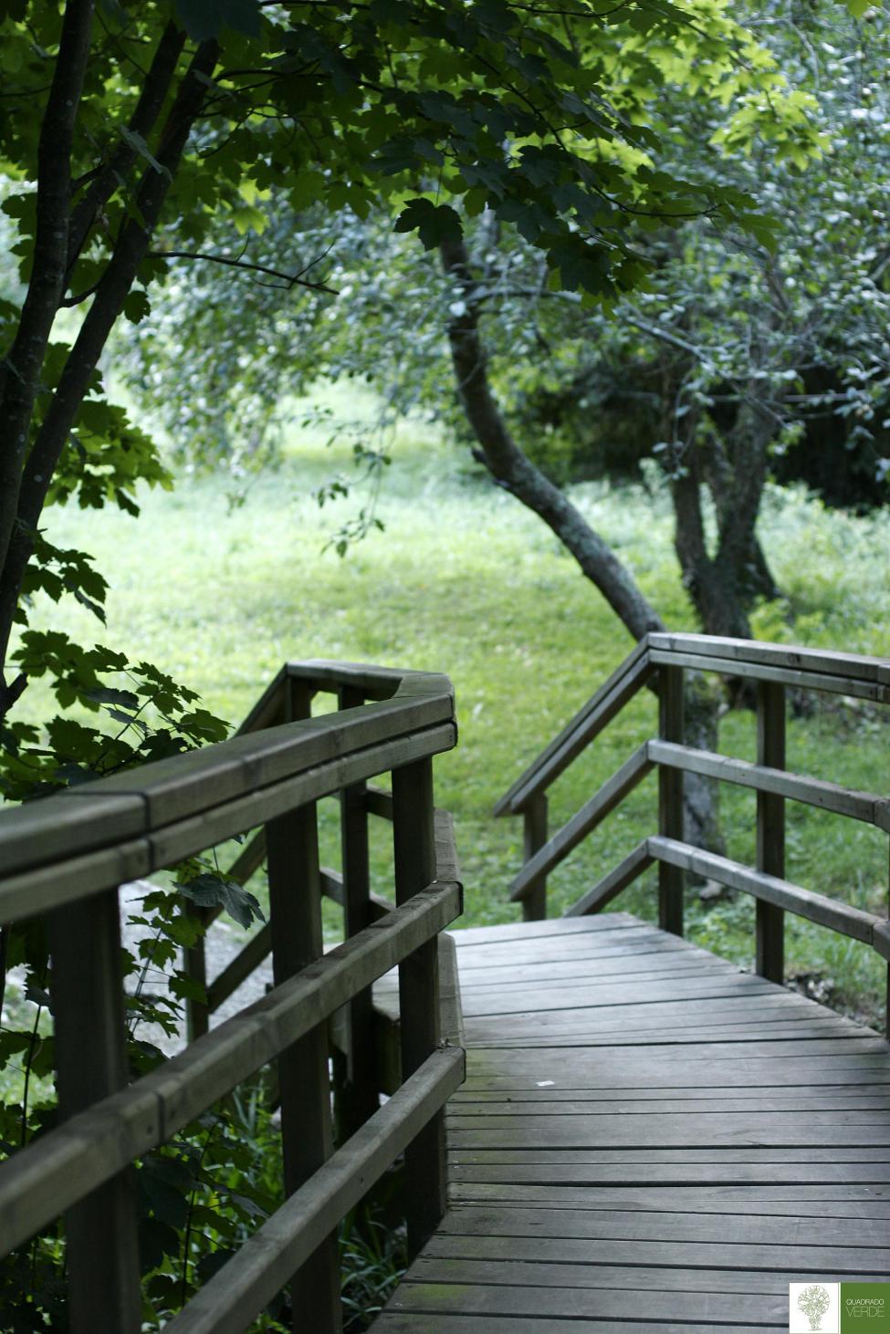 Paseo con barandillas