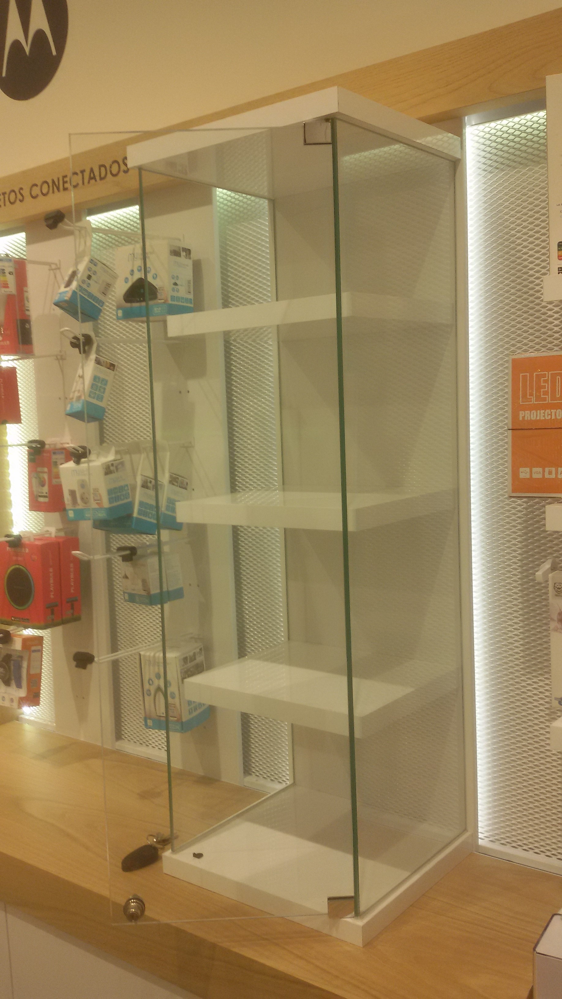 VITRINA DABADOO (TIENDA) CON PUNTO DE GIRO Y CERRADURA 2
