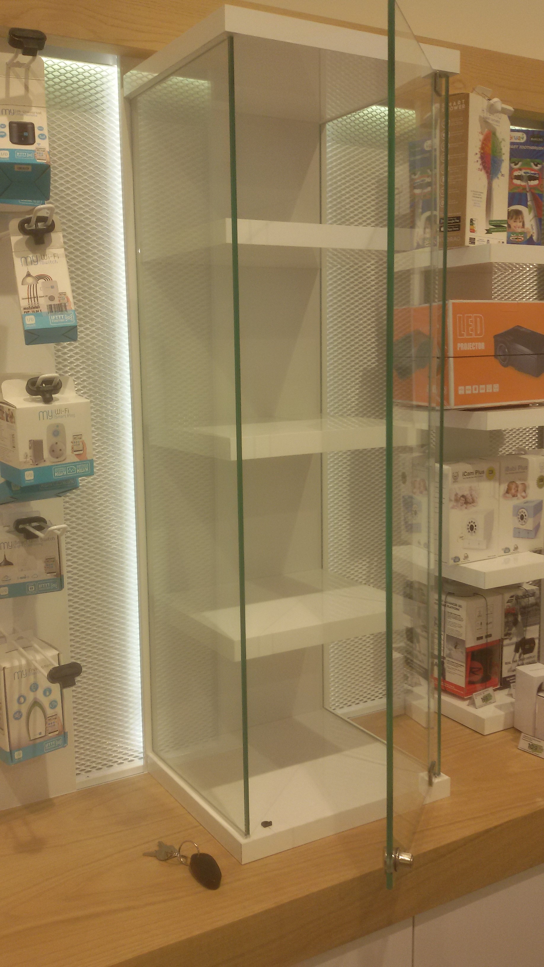 VITRINA DABADOO (TIENDA) CON PUNTO DE GIRO Y CERRADURA